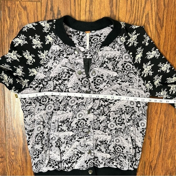 Free People Black and Purple Floral Snap Button Long Sleeve Bomber Jacket Small - Picture 14 of 16